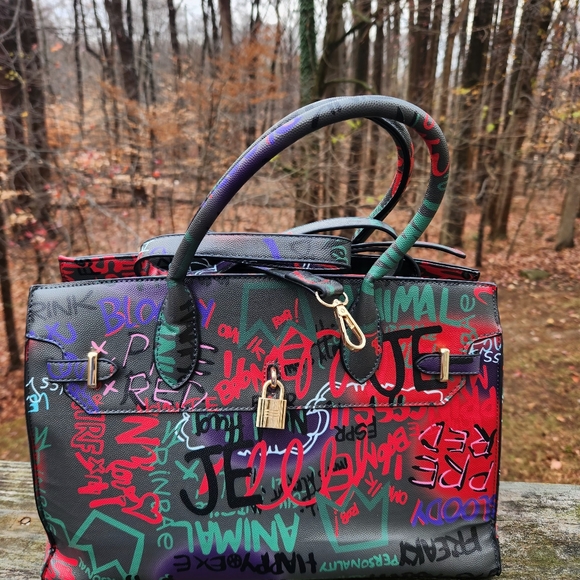 Graffiti "FREAKY" 2 way bag with crossbody strap - Picture 4 of 14